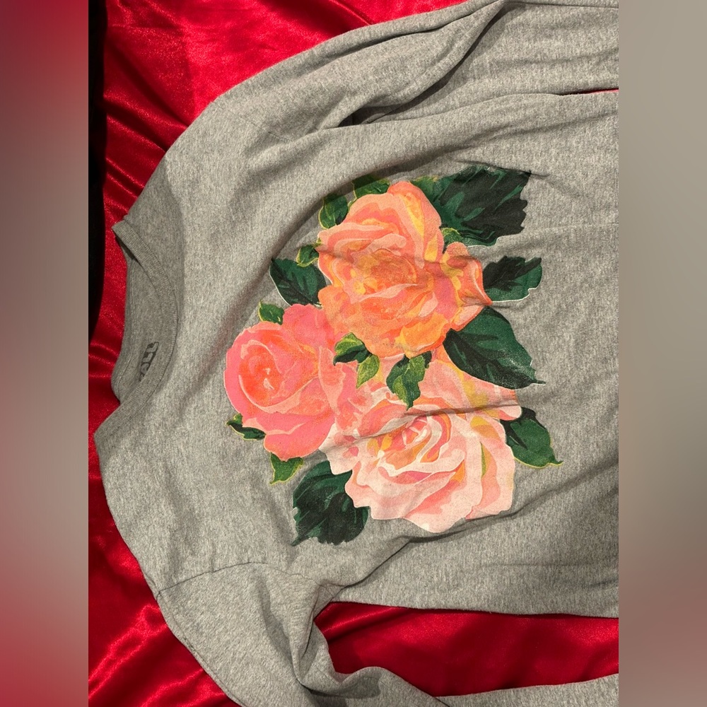 Men’s small rose long sleeve tee